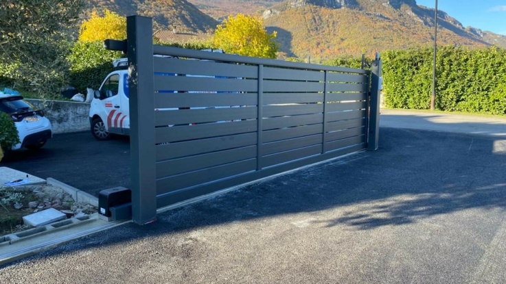 Portail aluminium coulissant de 6m